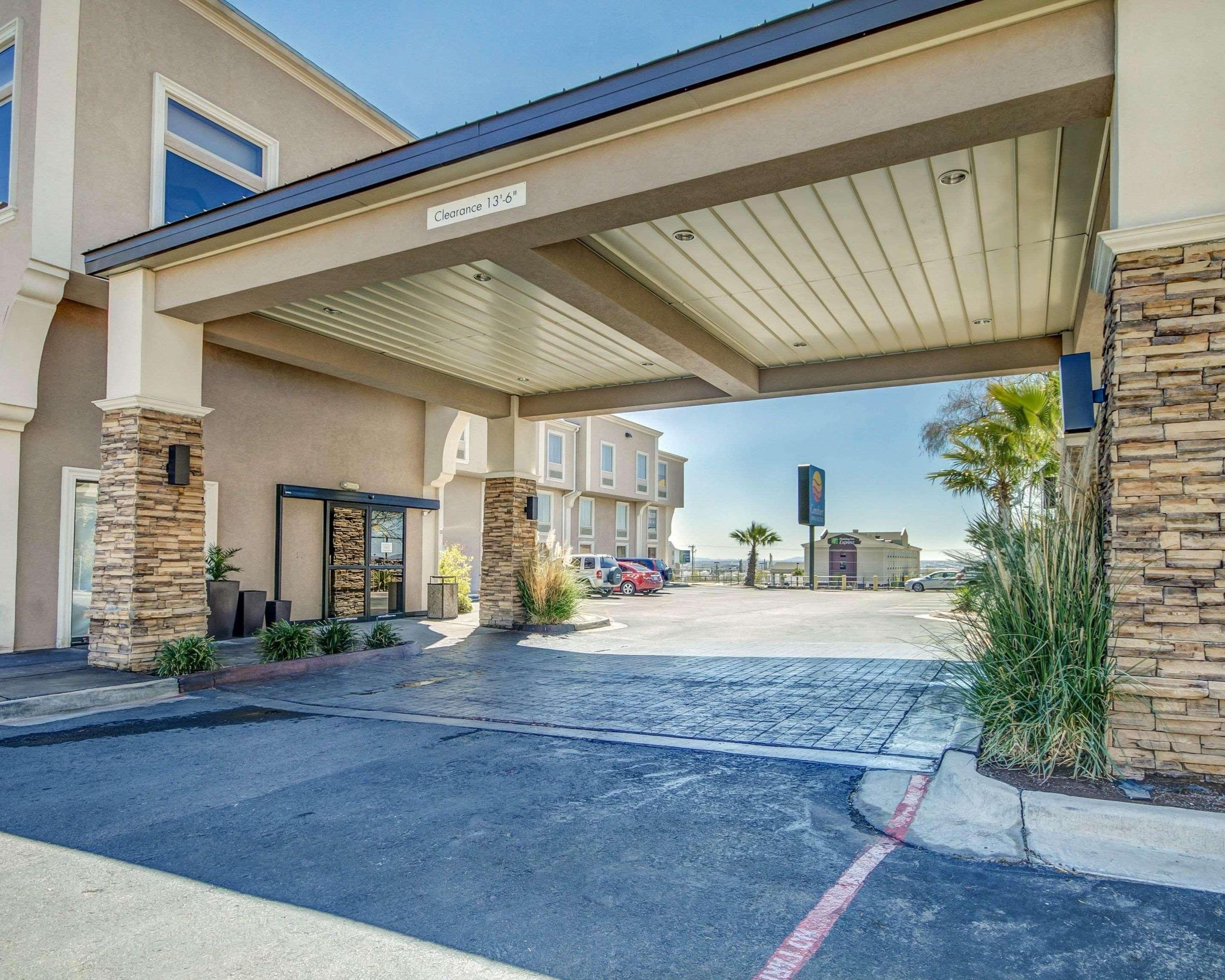 Comfort Inn & Suites I-10 Airport El Paso Exterior photo